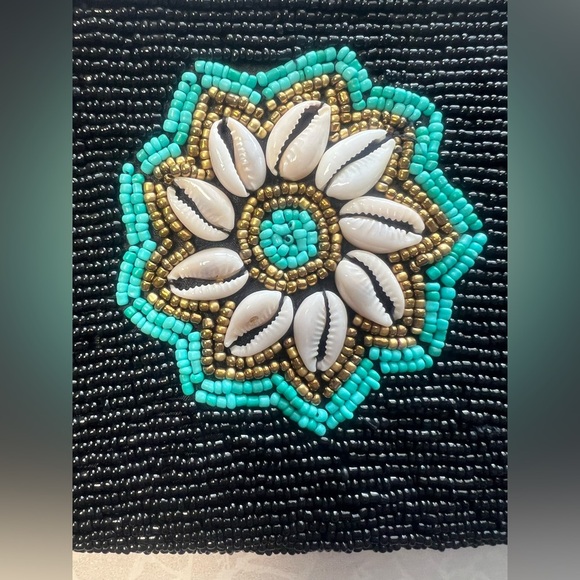 Hand beaded seashell wristlet purse - Picture 3 of 12